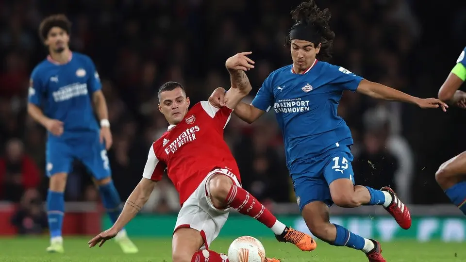 Erick Gutiérrez: Titular en la derrota del PSV ante Arsenal en la Europa League