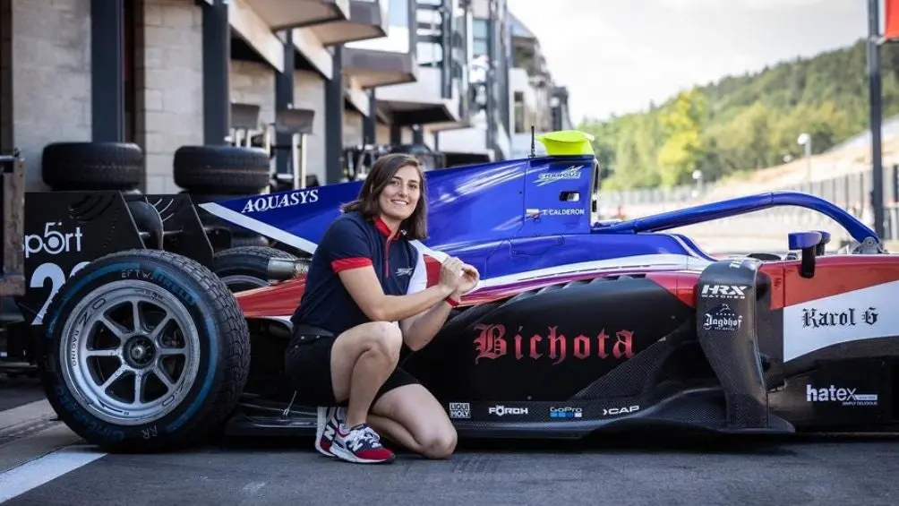 Tatiana Calderón, piloto colombiana | @tatacalde