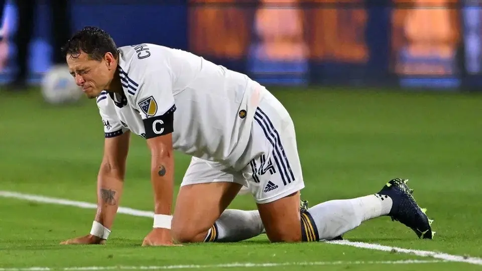 Chicharito Hernández: Salió por lesión en victoria del Galaxy