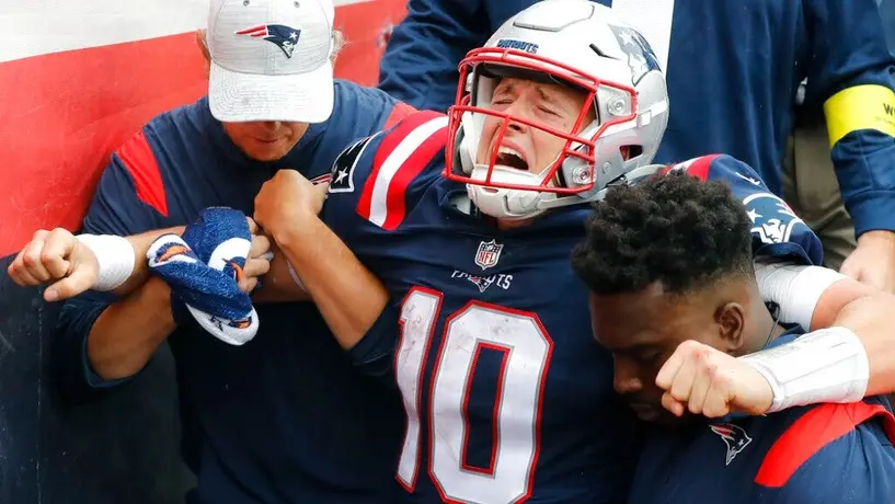 NFL: Mac Jones salió lesionado y apunta a perderse partidos con los Patriots