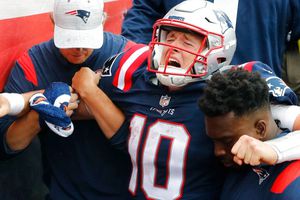 NFL: Mac Jones salió lesionado y apunta a perderse partidos con los Patriots