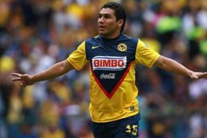 Salvador Cabañas: Desató polémica por estar presente en partido de ONEFA