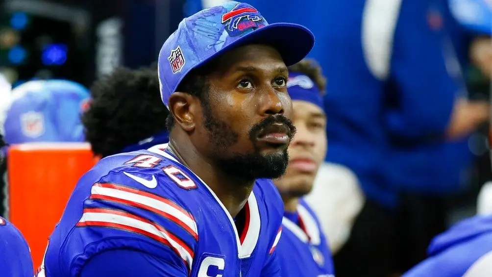 Von Miller en la banca con los Buffalo Bills | AP