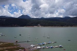 Valle de Bravo: Cancelaron triatlón por presencia de heces fecales en lago