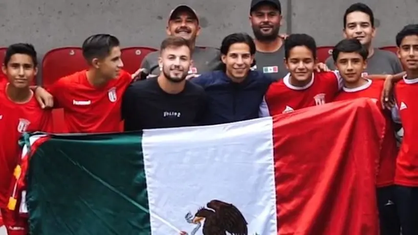 Diego Lainez y Eugenio Pizzuto convivieron con jóvenes futbolistas mexicanos del Sporting Braga