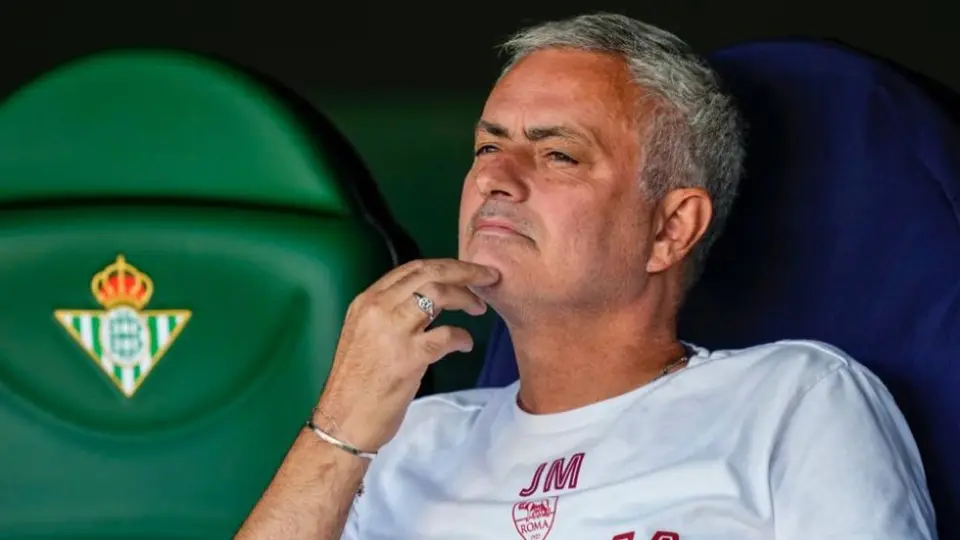 Mourinho y su 'recadito' al Barcelona: 'Ahí vienen los tiburones fracasados de la Champions'