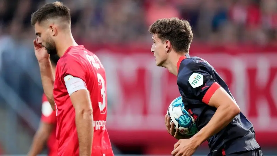 Erick Gutiérrez: Se quedó en la banca en derrota del PSV ante el Twente