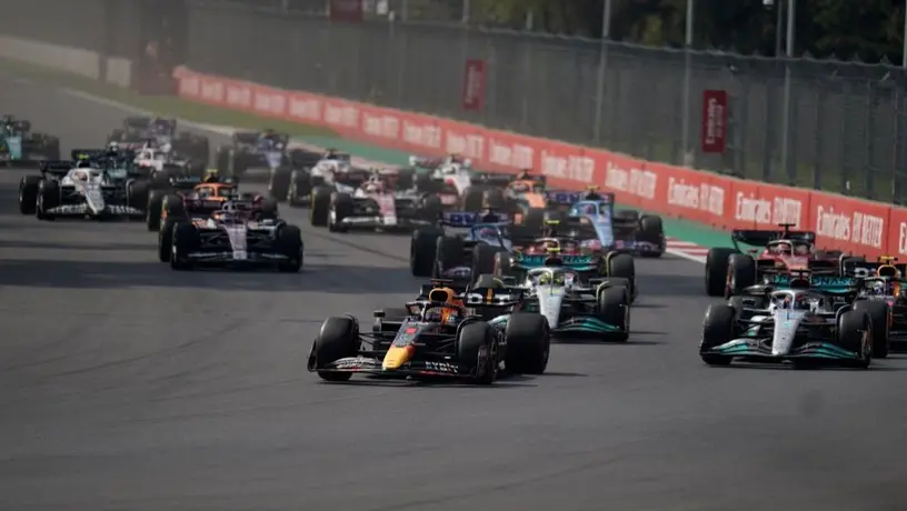 Checo Pérez, con largada 'perfecta' en el Gran Premio de México