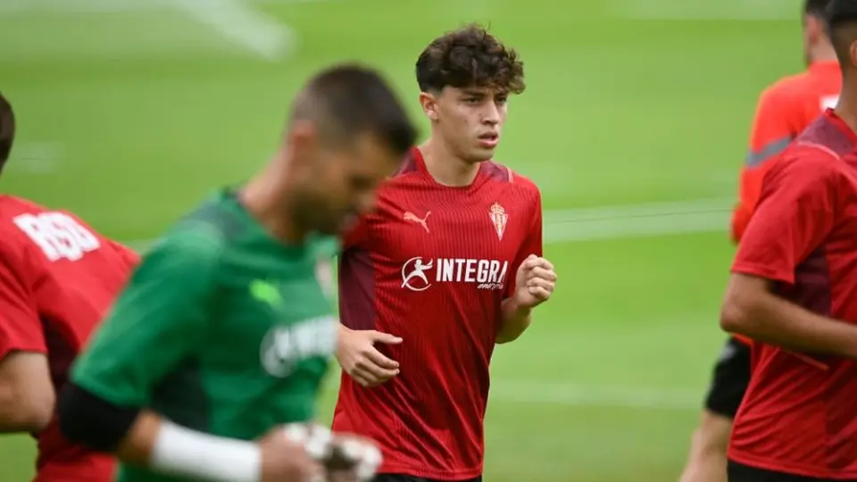 Jordan Carrillo: Debutó con el Sporting Gijón durante un amistoso ante el Alavés