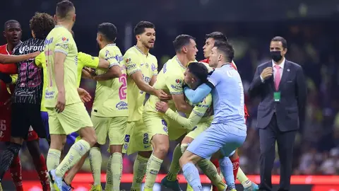 América: Emilio Lara protagonizó pelea en el Estadio Azteca