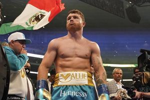 Oleksandr Usyk sobre un combate ante Canelo Álvarez: 'Sería una pelea de monstruos'