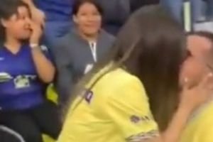 Clásico Nacional: Pareja azulcrema se comprometió durante el triunfo del América