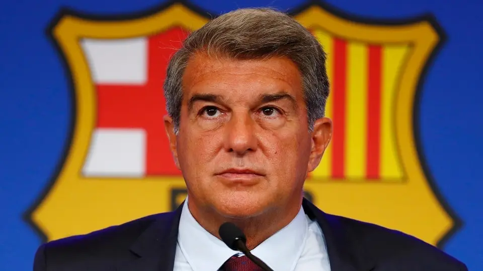 Barcelona: Laporta, sancionado económicamente por reclamar a árbitros tras El Clásico