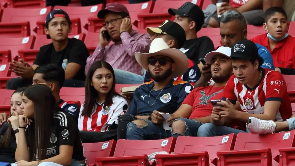 Video: Aficionados de Chivas iniciaron conato de Bronca tras el empate vs León
