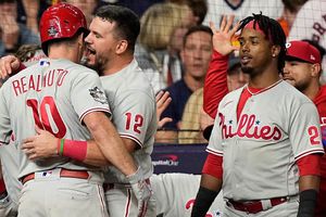Serie Mundial: Phillies remontó desventaja de cinco carreras para vencer a Astros en extrainnings