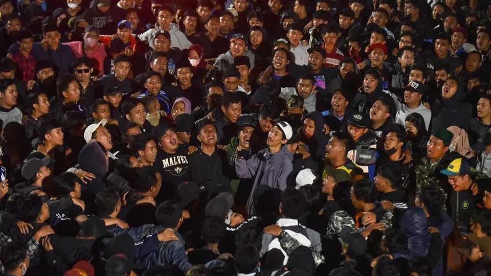 Indonesia: Policía confirma 17 niños muertos tras tragedia del futbol indonesio