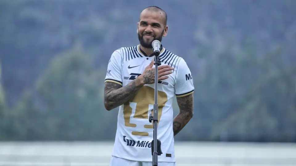 Pumas: Dani Alves fue presentado oficialmente como jugador universitario