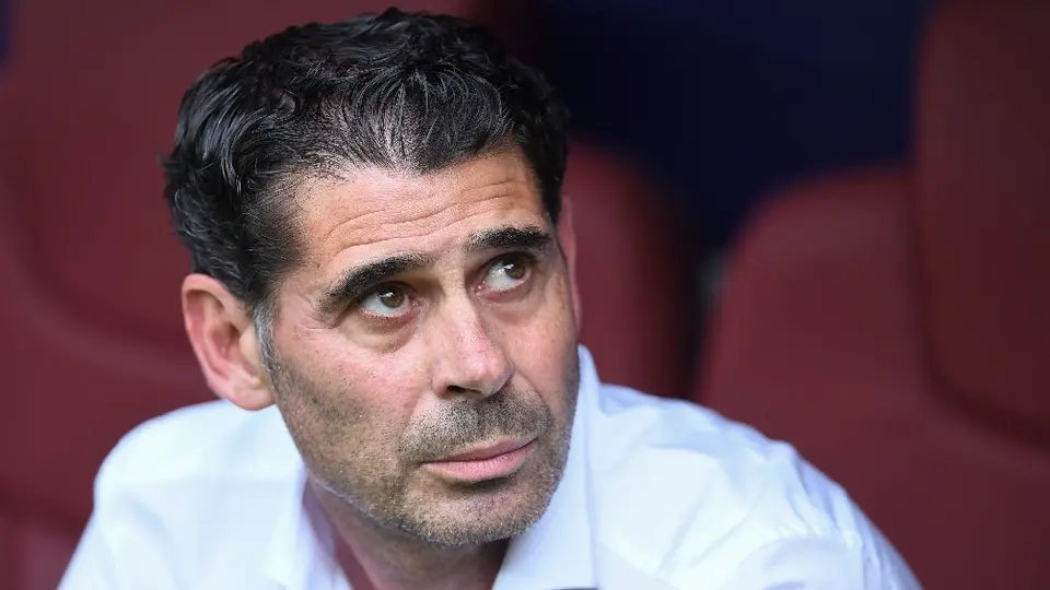 Chivas: Fernando Hierro arribó a Guadalajara para firmar su contrato como director deportivo