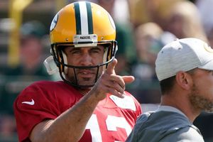 Rodgers se mostró frustrado con los jóvenes receptores: 'Deben ser más consistentes'