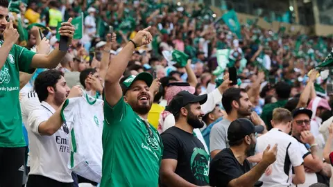 Qatar 2022: Árabes rompieron puerta de su casa en festejo de gol ante Argentina