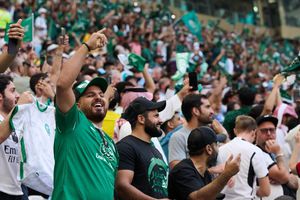 Qatar 2022: Árabes rompieron puerta de su casa en festejo de gol ante Argentina