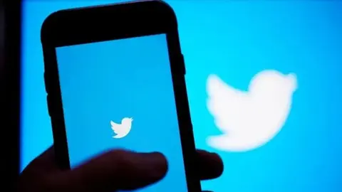 Twitter: Red social lanzó suscripción de 8 dólares al mes con marca azul