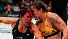 Amanda Nunes se impuso en sangrienta batalla a Julianna Peña en UFC 277