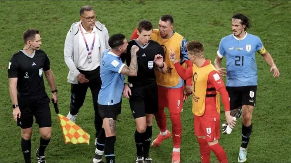 Qatar 2022: José María Giménez agredió a comisario de FIFA tras eliminación