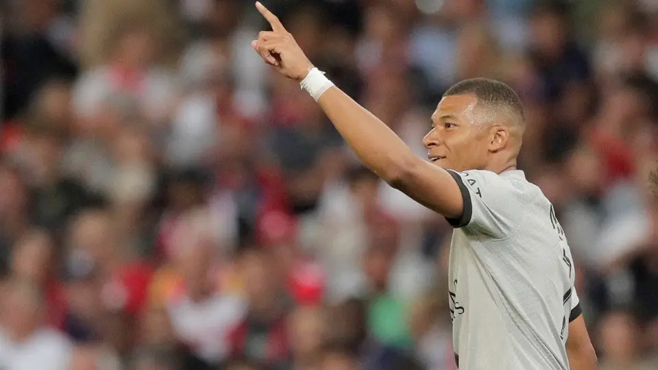 Mbappé, en amorío con la 'playmate' transgénero Inés Rau