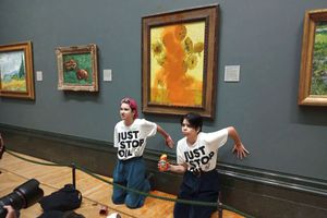 Activistas que lanzaron sopa sobre cuadro de Van Gogh quedaron libres bajo fianza
