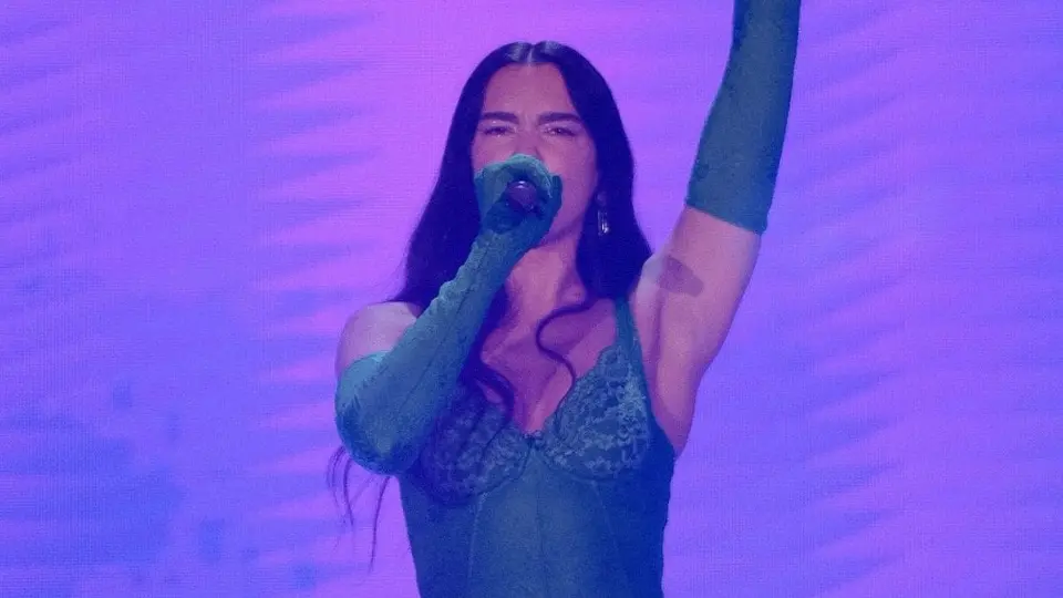 Dua Lipa: Cambia de opinión y le cantó a un Dr. Simi en su concierto en Monterrey