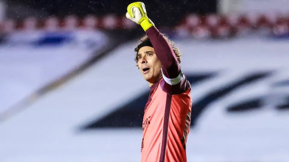América: Guillermo Ochoa se rindió en elogios a Emilio Lara tras el partido ante Querétaro
