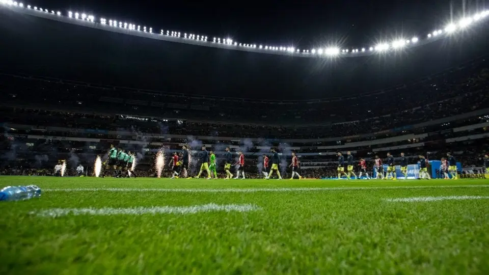 Estadio Azteca: Aficionados se quejaron de mala organización en boletaje del Clásico Nacional