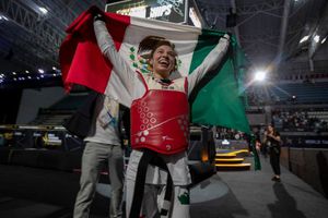 Souza tras ganar dos oro en Mundial de Taekwondo: 'No me podía detener después de tanto'