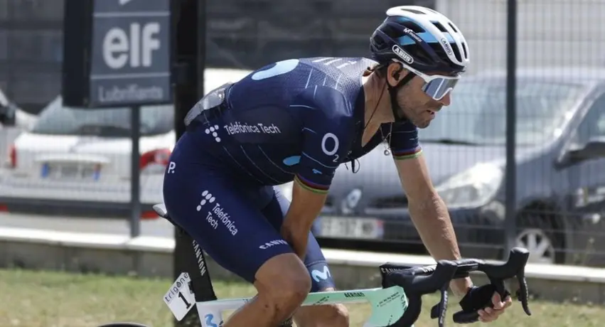 Alejandro Valverde y dos ciclistas más fueron atropellados; el coche se dio a la fuga