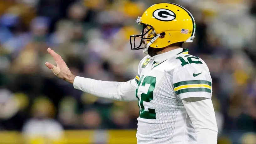 NFL: Aaron Rodgers confesó que ha jugado con un dedo fracturado