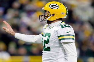 NFL: Aaron Rodgers confesó que ha jugado con un dedo fracturado