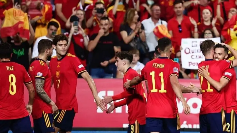 Selección Española: Luis Enrique entrenó a La Roja mediante un walkie-talkie