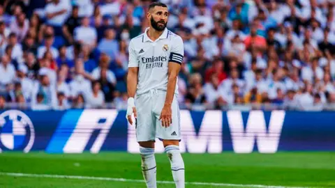 Real Madrid: Benzema no llegaría al 'Derbi' contra Atlético tras lesión en Champions