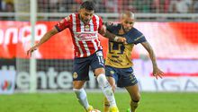 Dani Alves: Jugadores de Chivas esperaron al brasileño para pedirle un autógrafo y una foto