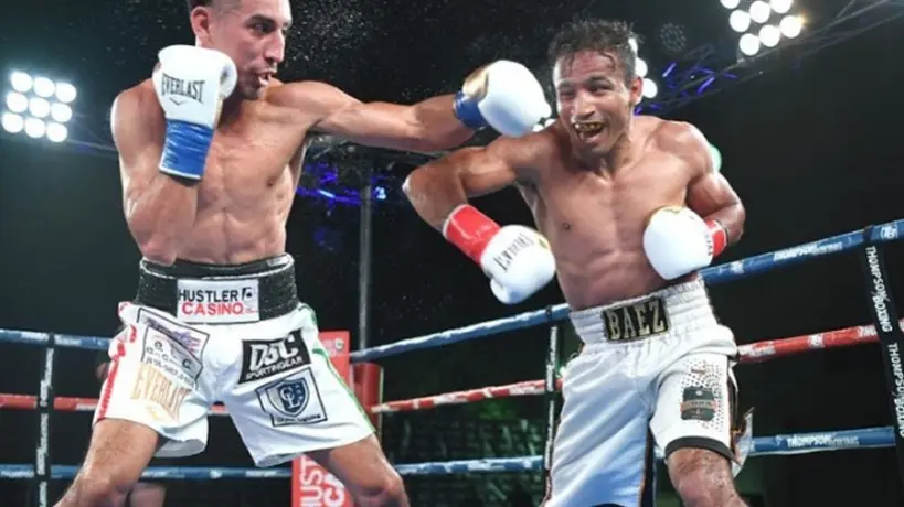 Boxeador noqueó a su rival durante ‘choque de puños’ al reanudar el encuentro