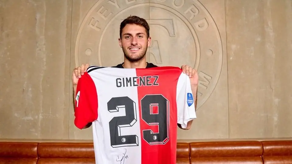 Santigo Giménez tras encontrarse con Van Persie en el Feyenoord: 'Es un ídolo'