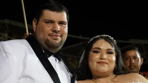 Novios celebraron boda en el Estadio de Dorados durante el Repechaje de la Expansión