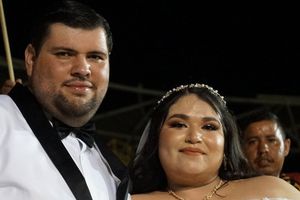 Novios celebraron boda en el Estadio de Dorados durante el Repechaje de la Expansión