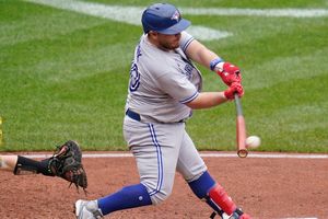 Alejandro Kirk: Impulsó carrera y Blue Jays vencieron 4-3 a Pirates para completar barrida