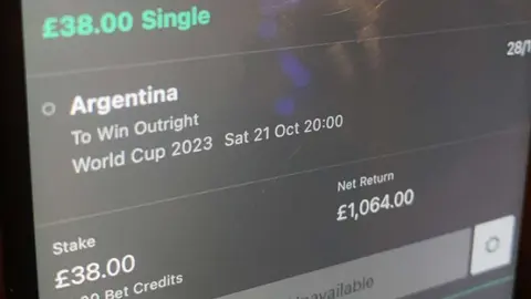 Qatar 2022: Aficionado apostó a título de Argentina y se hace viral por equivocarse de deporte