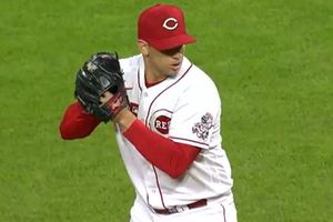 Luis Cessa: Mexicano retiró dos entradas sin daño, pero no evitó derrota de Reds ante Filis