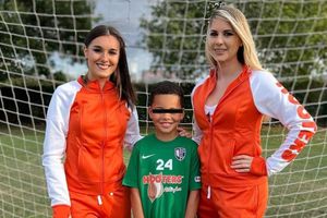 Equipo infantil de Inglaterra es patrocinado por Hooters y estallan en su contra