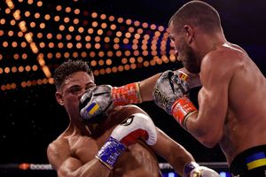 Vasiliy Lomachenko volvió de servicio militar en Ucrania y venció a Jamaine Ortiz