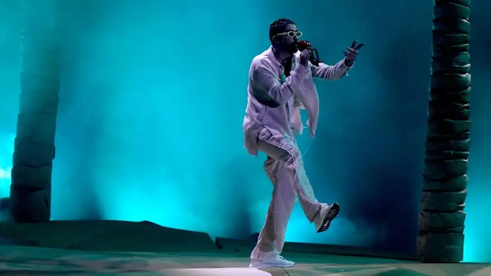 Bad Bunny: Fan arriesgó su vida en Miami para estar con el cantante en el escenario